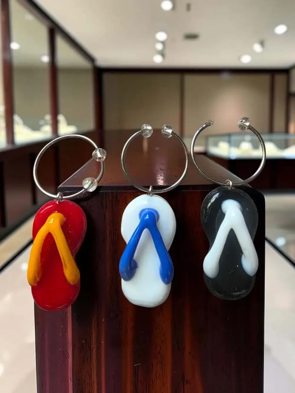 True Brand Set of 6 Flip Flop Art Glass Wine Glass Charms